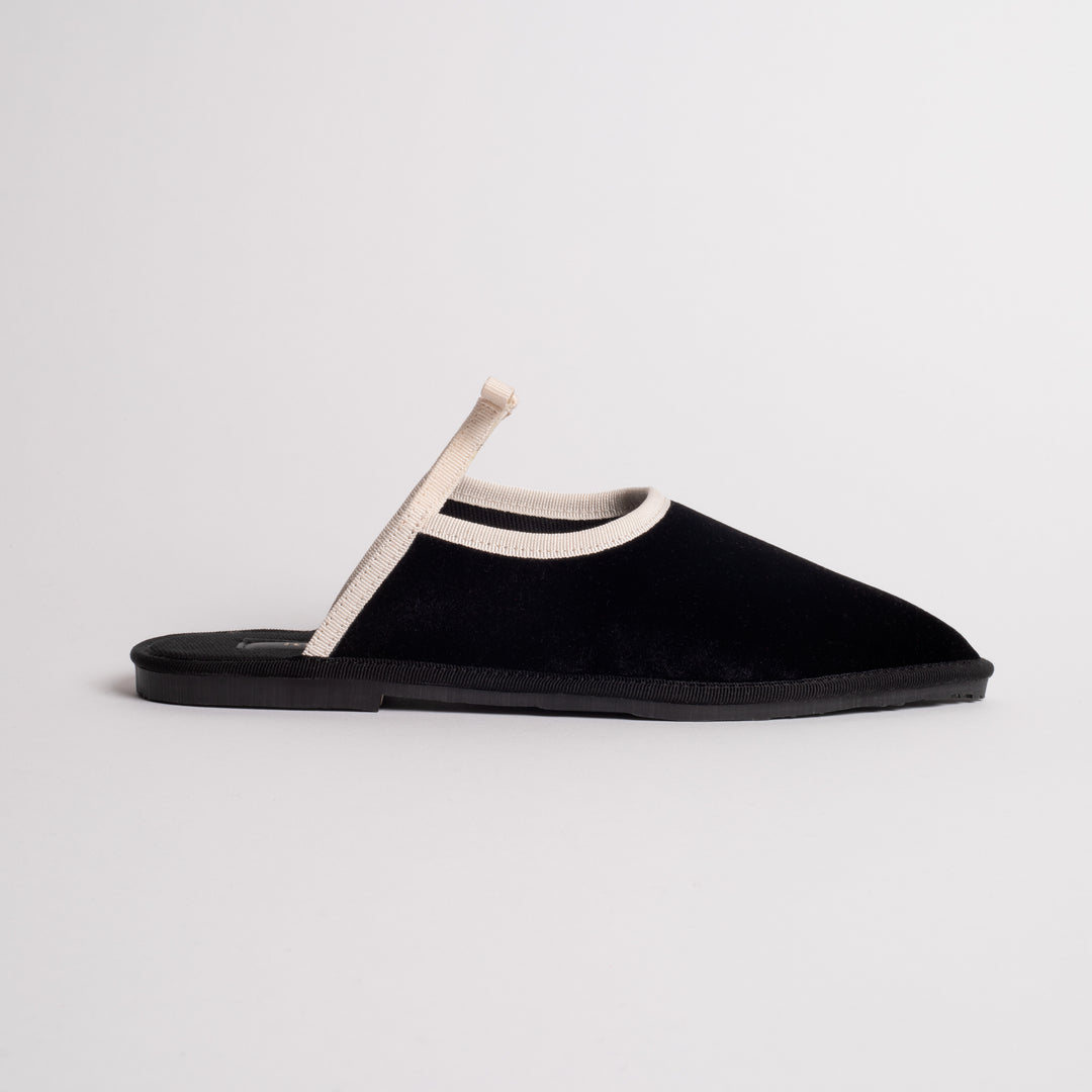 MARIA DE LA ORDEN 3 IN BLACK-WHITE